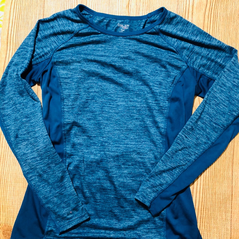 2 (1)Long sleeve workout and (1)short sleeve